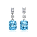 Elegante S925 Silber-Ohrhänger mit großen blauen Zirkoniasteinen im Rechteck-Schliff auf Weiß - Blau