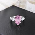 Elegante anillo de plata con una gran piedra rosa en forma de pera en el centro - US 5 / Blanco