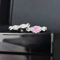 Elegant silver-tone interlaced ring set with a large round pink gemstone and pavé diamonds - US 10 / Pink
