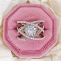 Squisito anello incrociato bicolore in argento e oro rosa in una scatola di velluto rosa - US 5 / Bianco
