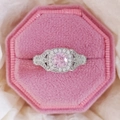 Exquisito anillo de plata con un gran circón rosa en una lujosa caja de terciopelo - US 5 / Rosa