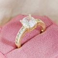 Elegant gold-plated zircon ring with four-prong round solitaire and micro-pave band - US 5 / Gold