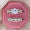 Set di anelli impilabili color argento con grande zircone in una scatola di velluto vintage - US 5 / Bianco