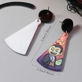 Detailansicht von Halloween-Ohrringen aus Acryl mit Vampir-Motiv und Maßen - Vampir Dracula (WEH5293)
