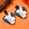 Λεπτομέρεια από σκουλαρίκια καρδιά Halloween με κείμενο Coffee & Spooky Things - Στυλ Καφές Φάντασμα (WEH5483)