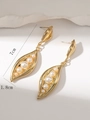 Vista detallada de pendientes de lazo dorado de 7cm con perlas blancas degradadas - Perla Blanca Eco Oro Imitación