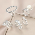 Fünfteiliges silbernes Vintage Ring Set mit Wickeldesign und eleganten Kunstperlen - Silberfarbene Perlen-Ring-Kollektion (WR1040)