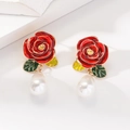 Boucles d'oreilles rose rouge avec feuille verte et perle goutte blanche - Red Rose Waterdrop Pearl