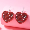 Orecchini a cuore scacchi rossi retrò in acrilico con paillettes lucide e ganci argento - Stile Cuore / Rosso