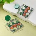 Detail van St. Patrick's Day acryloorbellen met Ierse kabouters en klavermotieven - Drie Gnomes Rechthoekige Stijl (WEH5929)