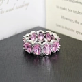 Elegante anello in argento con zirconi rosa ovali e castone completo di diamanti - Rosa