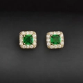Elegantes pendientes de tuerca cuadrados de esmeralda con baño de oro y circonitas - Dorado Verde