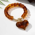 Vintage-Armband aus Bernsteinharz mit Herzanhänger und goldenem Knebelverschluss - Bernstein Herz Armband Nur (t250915-12-Armband)