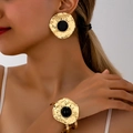Vintage gold hammered metal jewelry set with black gems on fashion model - Black Center Hammered Style Set (s250912-3)