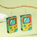 Kreative Retro-Spielekonsole Acryl-Ohrringe mit buntem Design für Musikfestivals - Gelber Spielkonsolenstil (WEH4747)