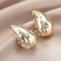 Elegantes pendientes de gota dorados con cristales sobre lujosa seda color champán - Gota Dorada con Strass Blancos (WEH4898)