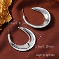 Detail van vintage zilveren C-vormige oorringen met afmetingen van 3,6 cm bij 3,3 cm - Oversized C-Vorm Vintage Ring Stijl (WEH4282)