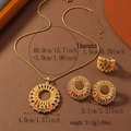 Makroaufnahme von vergoldetem Schmuckset mit Vintage-Mustern und bunten Edelsteinen - Vintage Hohlradialkreis-Stil (WTZ291)