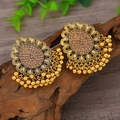 Pendientes Jhumka vintage en acabado oro antiguo con cristales y borlas de cuentas - Oro Champán (weh3412)