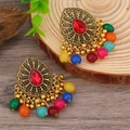 Pendientes étnicos bohemios dorados con piedras rojas y cuentas de colores vibrantes - Siete Colores Rojo Oro Antiguo (weh3407)