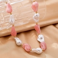 Französische Vintage Barock Perlenkette mit rosa Perlen auf goldenem Seidenstoff - Rosa