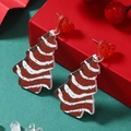 Boucles d'oreilles sapin de Noël avec cœurs rouges sur fond de boîte cadeau festive - Sapin de Noël à Rayures Rouges (WEH3564)