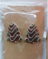 Boucles d'oreilles sapin de Noël avec motifs ondulés et points colorés sous emballage - Style de Sapin de Noël Marron (WEH4265)