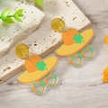 Primer plano de pendientes acrílicos de San Patricio con trébol y sombrero de fiesta - Estilo Sombrero Gafas (WEH4152) / Amarillo Blanco K (WEH4152)