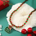 Handgemaakte kerstketting met rood-groene kralen en feestelijke geschenkzak-hanger - Cadeauzakje Stijl (WXL1178)