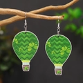 St. Patrick's Day grüne Kleeblatt Heißluftballon Holzohrringe für Damen Design - Heißluftballon / Grün