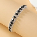 Luxe boheems legering armband met drievoudige rij zwarte kristallen en witte strass steentjes - Zwarte Zirkonia (Zilver)