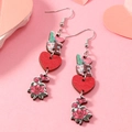 Détail de boucles d'oreilles pendantes en bois avec texte LOVE et motifs floraux - Style Lettre Cœur Fleur (WEH4320)