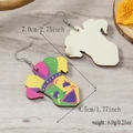 Vue détaillée des boucles d'oreilles en bois masque de clown carnaval légères colorées - Style Masque de Joker Coloré (WEH4451)