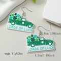 Détail des boucles d'oreilles St. Patrick montrant la hauteur 4,8cm et le poids 8,1g - Style Camion Vert (WEH4431)