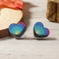 Pendientes de corazón de madera con estampado de nebulosa colorida sobre fondo rústico - Estilo Pintado de Corazón de Cielo Estrellado (WEH4116)