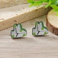 Orecchini a cuore in legno con trifoglio verde e quadrante su sfondo grigio chiaro - Quadrante di Orologio e Trifoglio (WEH4202)