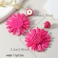 Macro view of rose pink raffia flower earrings with measurement size details - Sunflower Style (WEH4764) / Magenta Gold