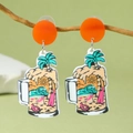 Kreative handgefertigte Acryl-Bierkrug-Ohrringe mit tropischer Palmen-Strandlandschaft - Tropischer Bierkrug Stil (WEH4754)