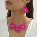 Schmuckset mit magentafarbenen hohlen Blumen, Perlenkette und Ohrringen für Damen - Rosarotes Blumen-Stil-Set (t-2-t033)