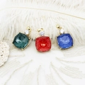 Detail van vierkante edelsteenhangers in groen, rood en blauw met gouden plating - Donkergroen Achthoekig Vierkant (19*28mm)