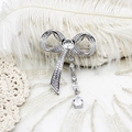 Bow tassel brooch with mother-of-pearl and cubic zirconia in 18k gold plating - Bow Knot Style (G0543) / 38*43.5mm