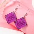 Vue détaillée de boucles d'oreilles Ouija violettes en acrylique avec paillettes - Style Carré Planche Ouija Violette (WEH3944)