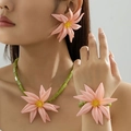 Sommerliches Lilien-Schmuckset mit rosa Ohrringen, Halskette und Armband aus Harz - Rosa Schmuckset