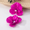 Orecchini a fiore magenta con perle sintetiche per donna adatti per l'uso quotidiano e serale - Orecchini a Bottone Fiore 3D (E1778-Viola) / Viola