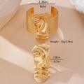Dettaglio del bracciale rigido dorato con rilievo facciale astratto e dimensioni - Set d'Arte del Viso Astratto / Oro