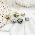 Detalle de espaciadores de circonita micro-pavé en acabados oro, plata y negro - Oro blanco / 8.2*9.5mm / Estilo de Tambor de Corazón