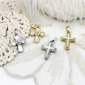 Detail von 18K vergoldeten Kreuzanhängern mit Perlmutt und Muschel-Einlagen - Perle Golden Kreuz