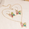 Elegante goudkleurige sieradenset met vlinderhangers van hars en kleine gedroogde bloemen - Vlinder Bloem