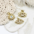 Trois pendentifs œil maléfique dorés avec cristaux pavés et perles sur fond dentelle - Style de Lunettes de Soleil (Lunettes de Soleil 17.8*20mm)