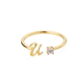 Detailansicht goldener verstellbarer Ring mit Kursivbuchstabe U und Zirkoniastein - Buchstabe U